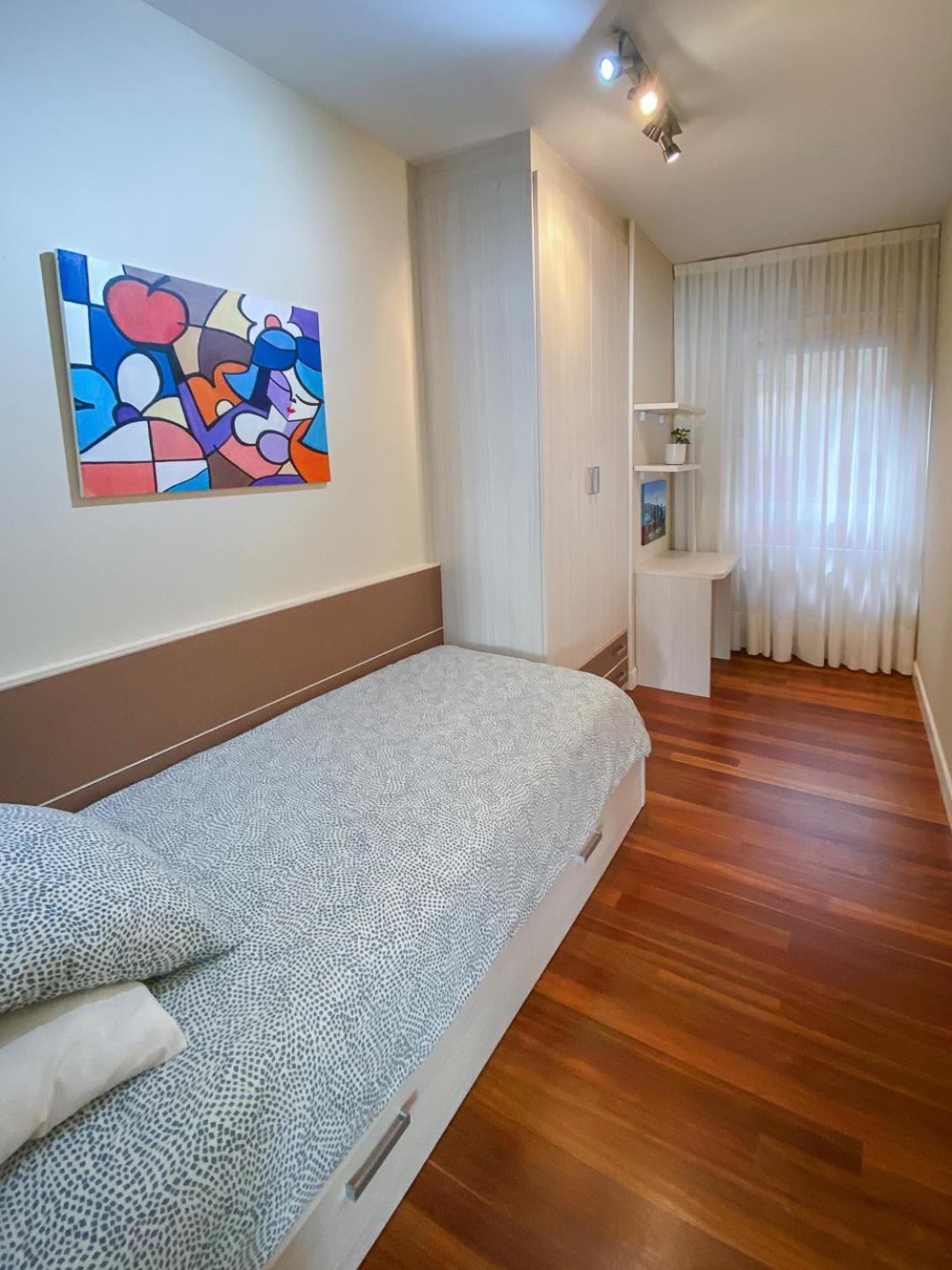 Piso Nuevo Y Espacioso En El Centro De มุนดากา ภายนอก รูปภาพ